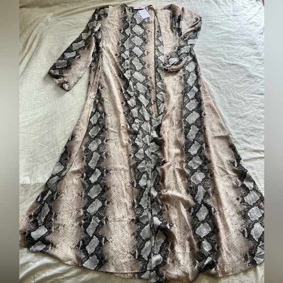 Buddy Love Beige and Black Snake Print Kimono - Picture 7 of 8